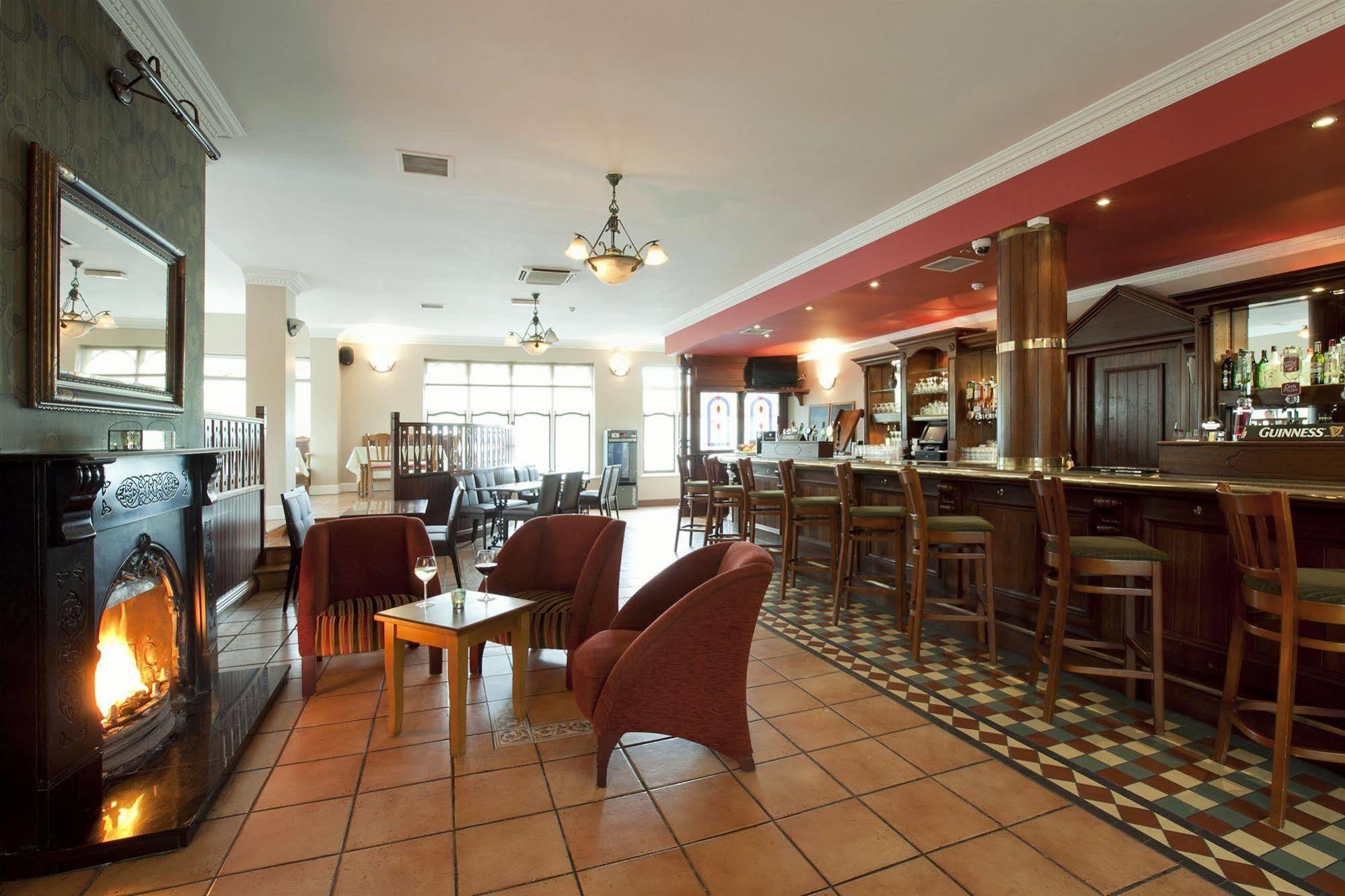 Riverside Park Hotel Мэкрум Экстерьер фото