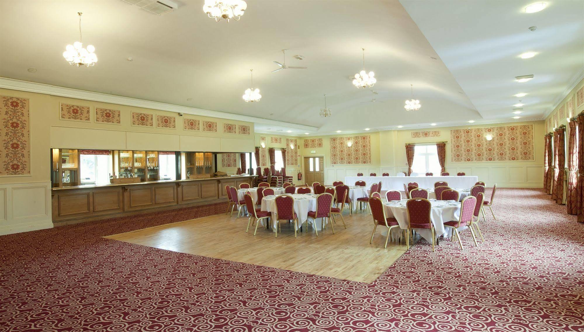 Riverside Park Hotel Мэкрум Экстерьер фото